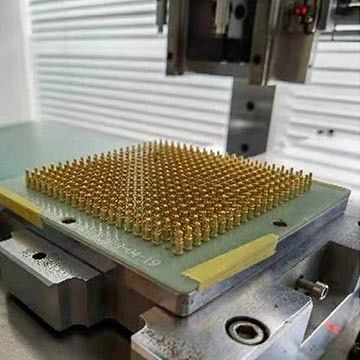 Pogo-Pin-Anschluss mit Betriebshöhe von 4,9 mm