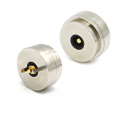 Elektrische Verbindung mit magnetischem Pogo-Pin-Anschluss