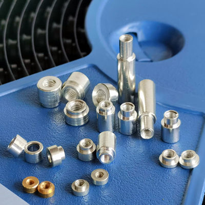 SMT-Stahlspalter Montage-Typ Schraube montiert M3.0 PCB-Stahlstäbe mit inneren Faden-Standoff