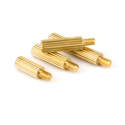 Männliche Messing-Spacer-Studs mit metrischem Gewinde